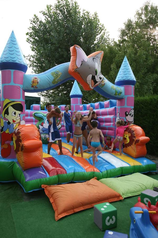Happy Camp Mobile Homes In Butterfly Village Campsite Peschiera del Garda